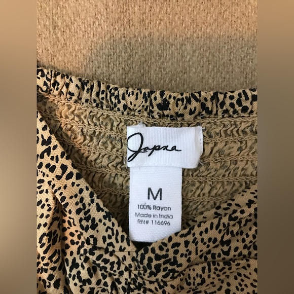 Japna short sleeve top Black and tan leopard design size medium - Picture 3 of 4